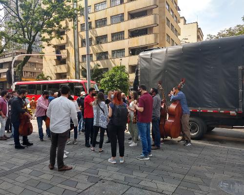 FotografoFoto Alcaldía de Medellín:Cerca de 10.000 personas participarán en la conmemoración del Día de la Felicidad. 